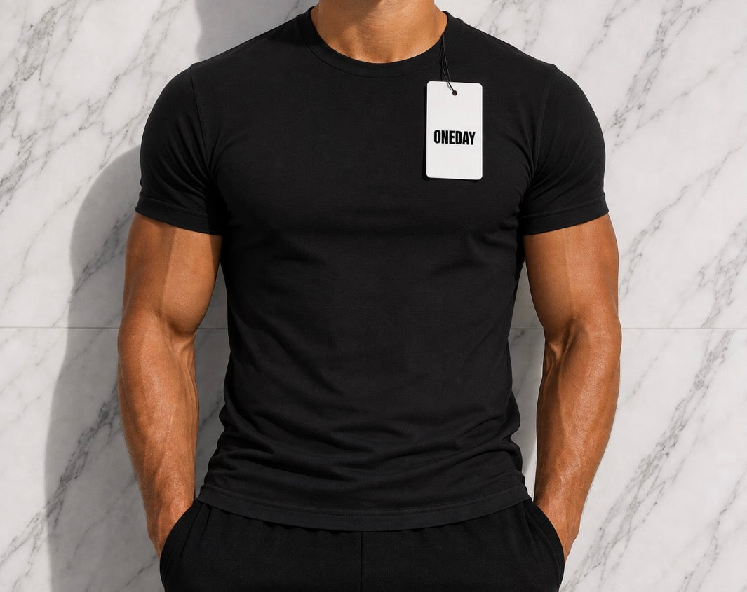 Svart T-shirt från ONEDAY