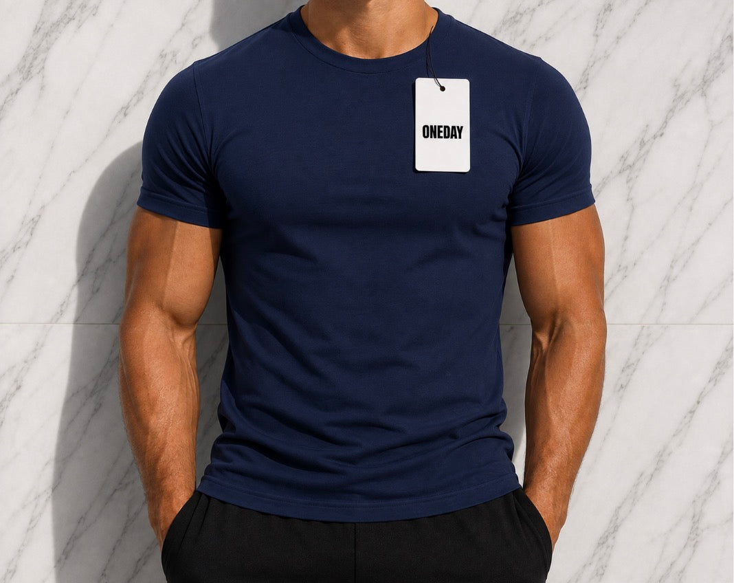 Mörkblå T-shirt från ONEDAY